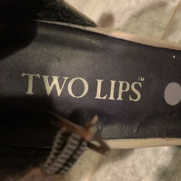 Gently worn grey kitten heels from Two Lips. Size 8. - Picture 2 of 3